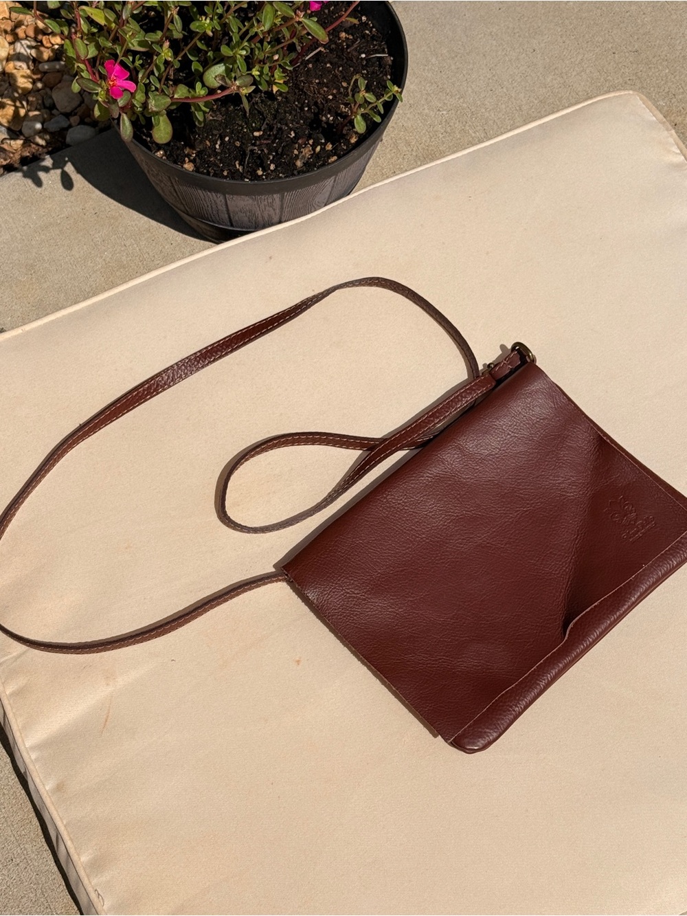 Vintage Leather Crossbody Bag in Dark Brown👜